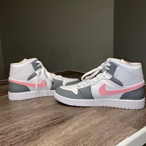 Women’s Air Jordan 1 Mid